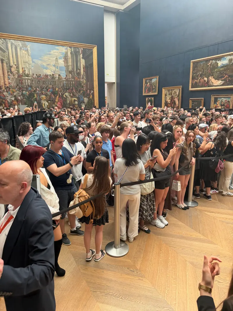 Louvre Museum photo 21